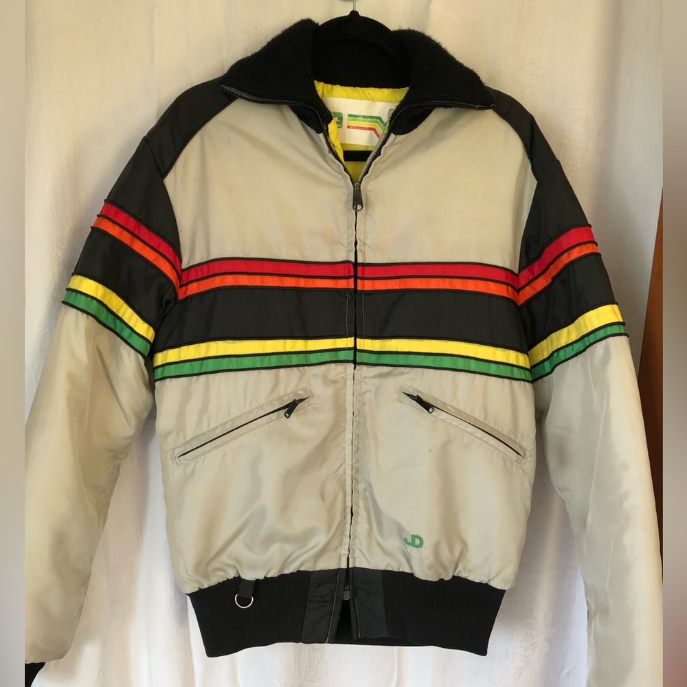 John Deere vintage snowmobile jacket in excellent condition.  Size medium.